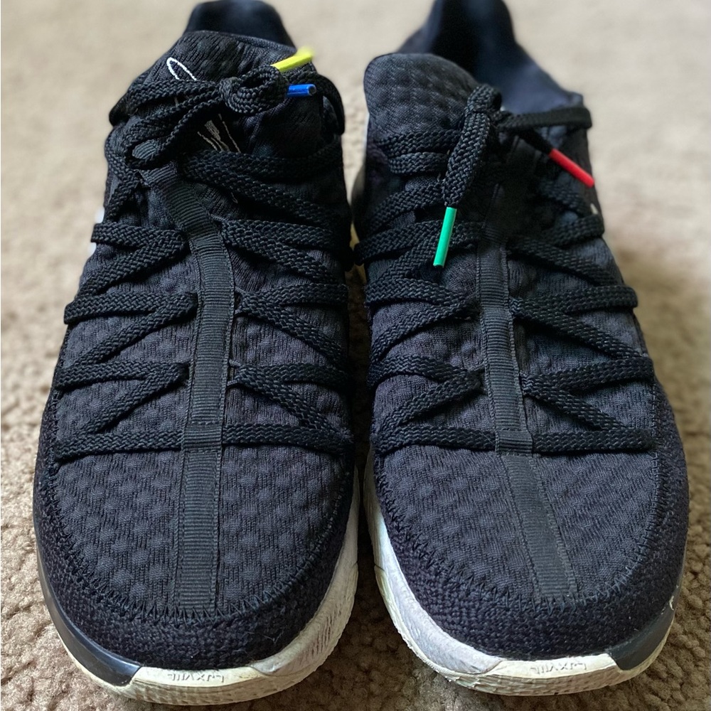 Nike LeBron 17 Low